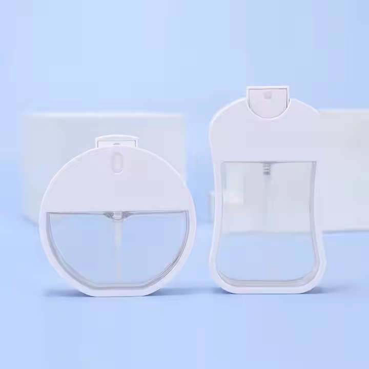 Plastic creditcard parfum spuitfles