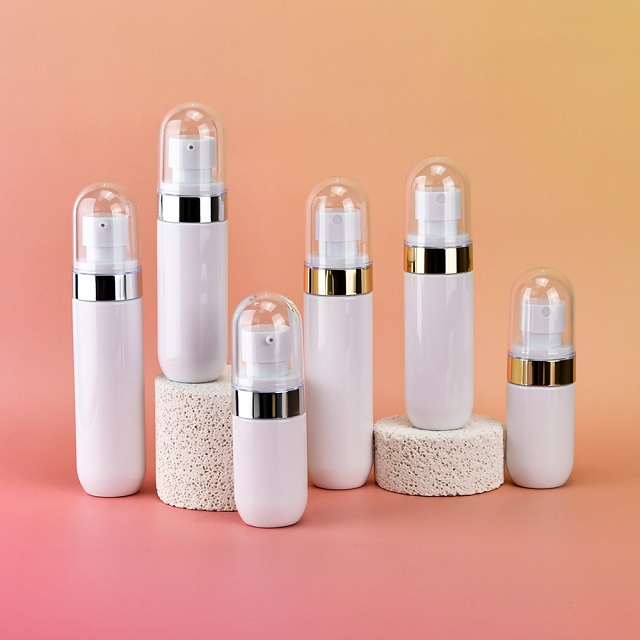 Tragbare Spr&uuml;hflasche aus mattem, mattiertem Kunststoff
