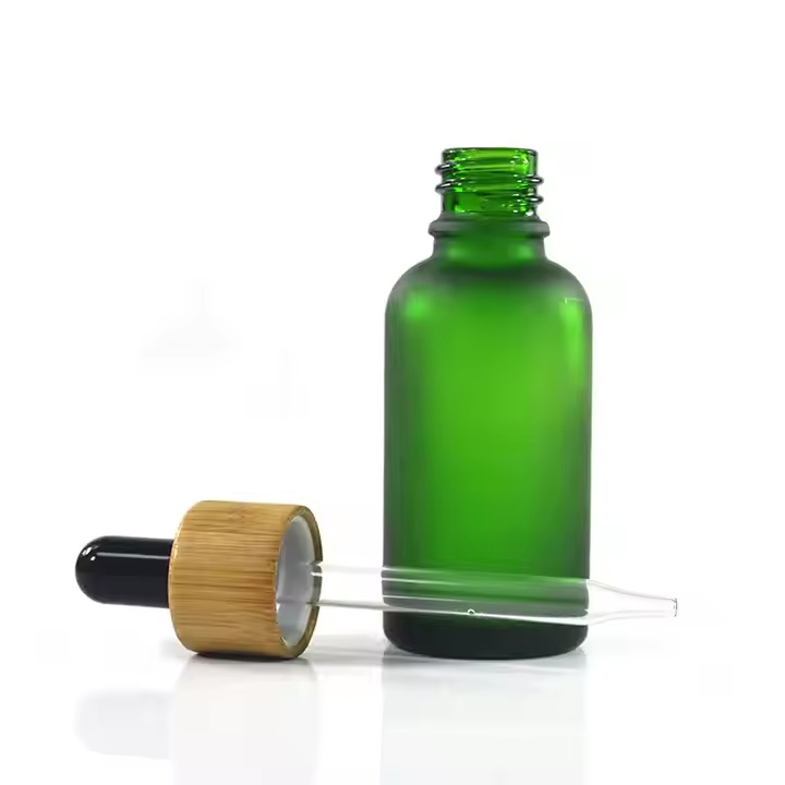 Tropfflasche aus Glas f&uuml;r &auml;therische &Ouml;le mit Bambusdeckel