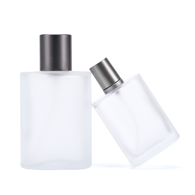 Flacon de parfum en verre d&eacute;poli, vaporisateur de parfum
