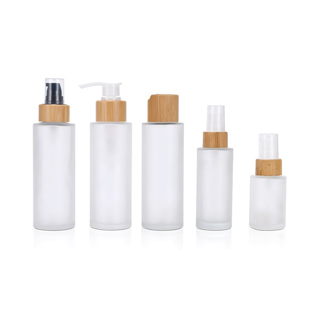 Botellas de vidrio con bomba de spray para loci&oacute;n con tapa de bamb&uacute;