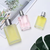 Flacon de parfum en verre d&eacute;poli, vaporisateur de parfum