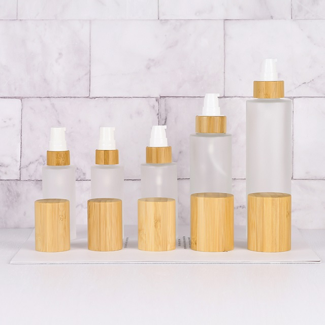 Luxe 30 ml 50 ml 100 ml vide lotion de soin cr&egrave;me verre vaporisateur rond givr&eacute; clair emballage de bouteille cosm&eacute;tique avec couvercle de pompe en bambou