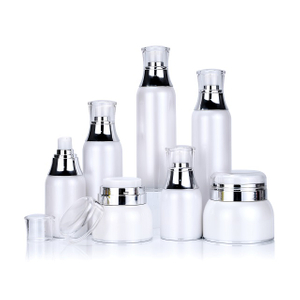 Juego de envases cosm&eacute;ticos con bomba sin aire