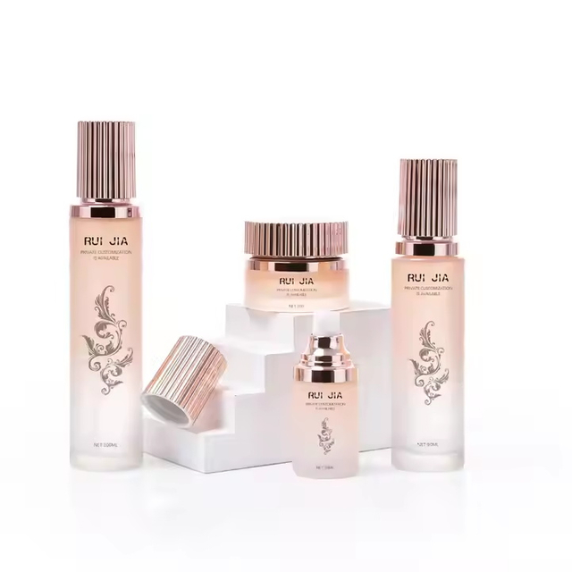 Cilinder glaslotion serum essentie pompfles