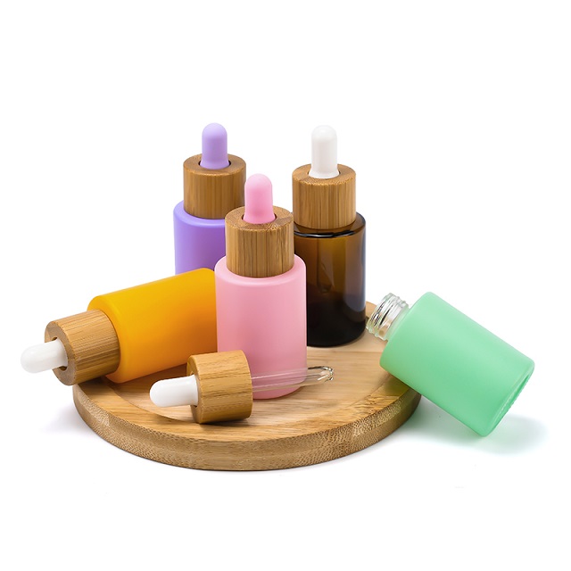 Logo personnalis&eacute; 100 ml d'emballage cosm&eacute;tique en verre mat 15 ml 20 ml 30 ml 50 ml bouteilles d'huile essentielle de visage de cheveux en verre rond avec bouchon compte-gouttes en bambou