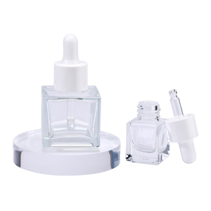 Nuevo logotipo personalizado impreso 15 ml 30 ml embalaje cuidado de la piel botella de vidrio cuadrada suero botellas cuentagotas de aceite esencial